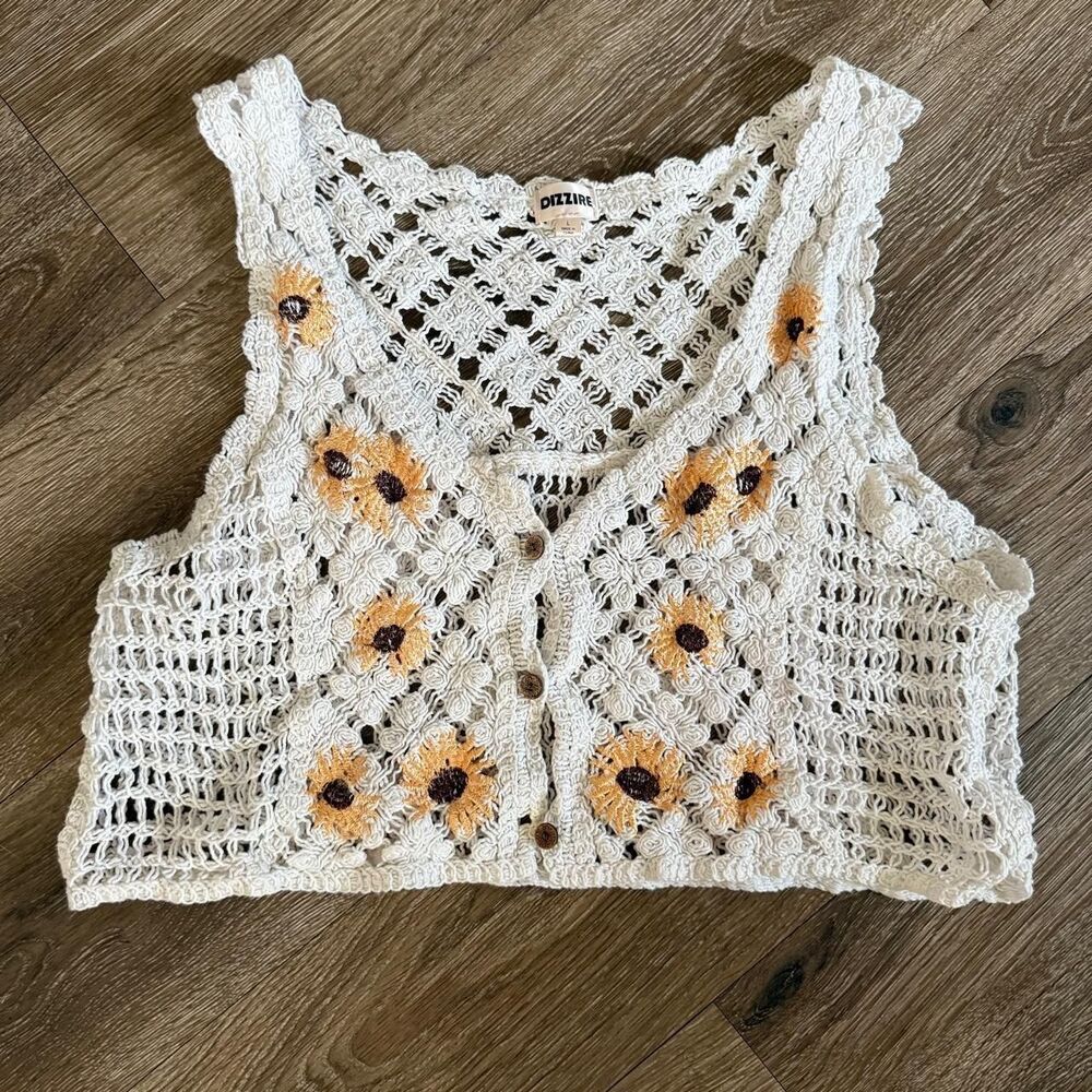 Dizzy Women's Cream and White Crop-top